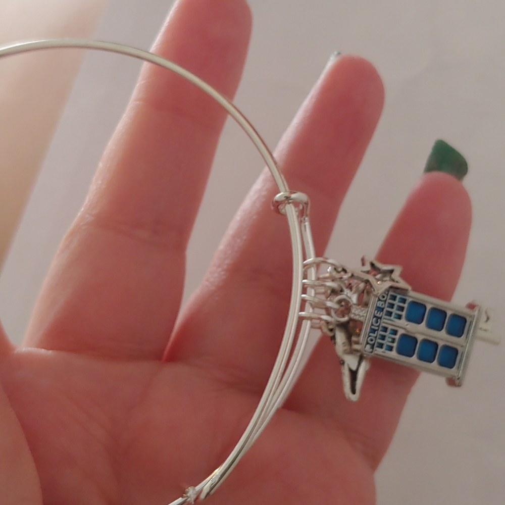 Tardis Dr Who planet key star sci-fi science fiction silver tone dangly